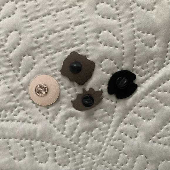 Mental health enamel pins - Picture 2 of 3